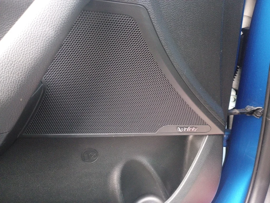 Used 2018 Blue Hyundai Limited image 31