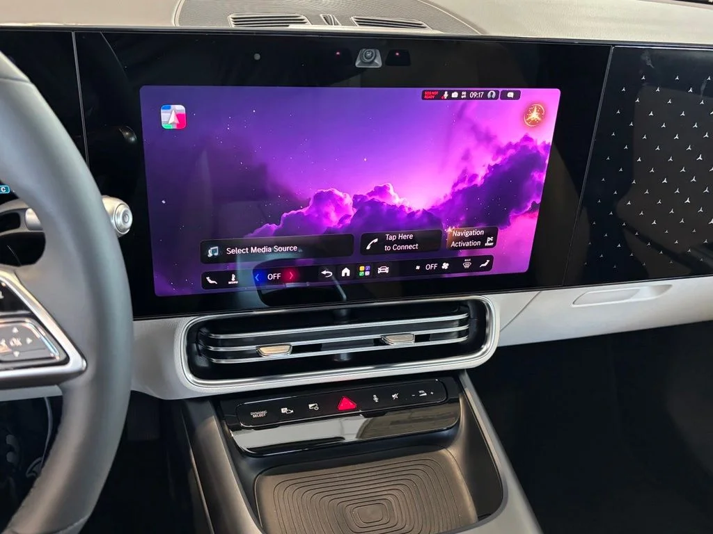 Used 2027 White Mercedes-Benz 220 Hybrid image 23