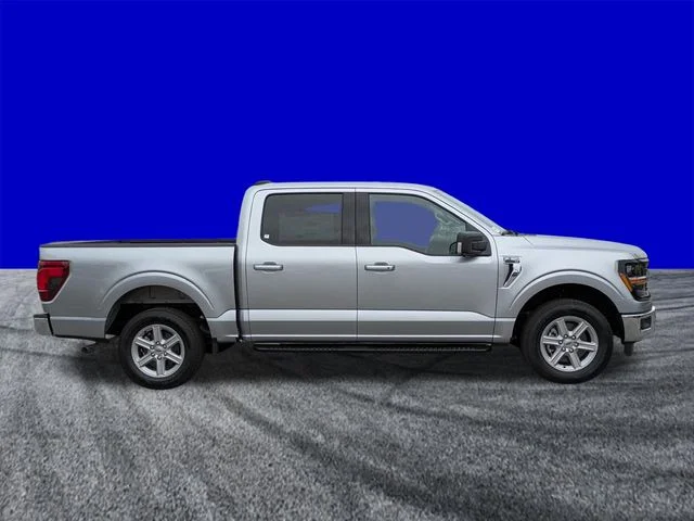 New 2026 Iconic Silver Metallic Ford XLT image 3