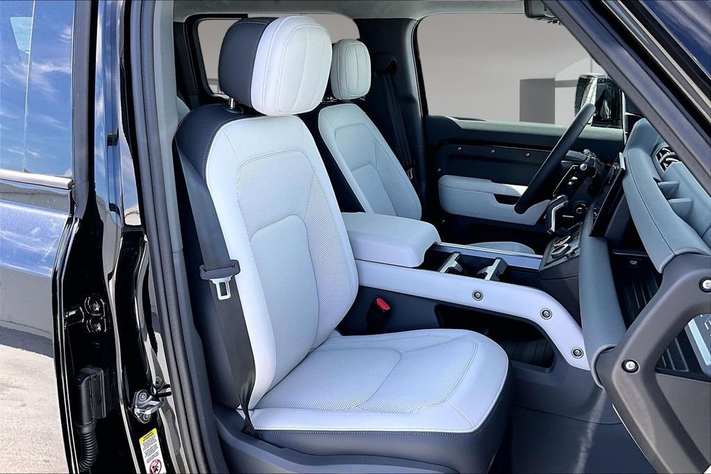 2025 Land Rover Defender V8 - Photo 12