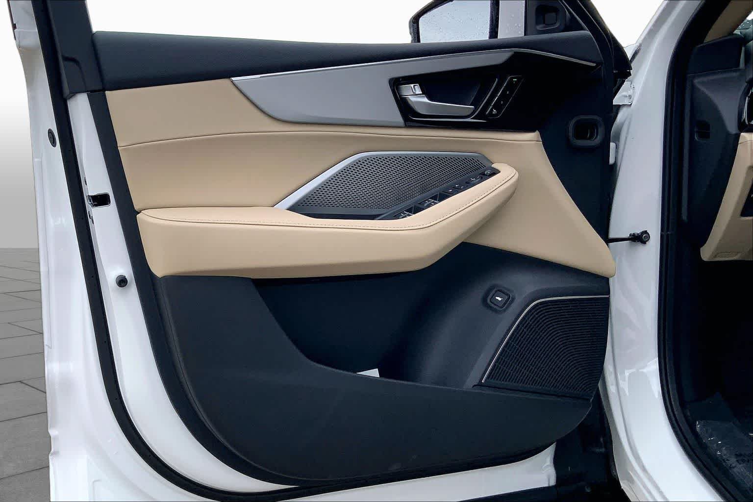 New 2026 Platinum White Pearl Acura  image 10