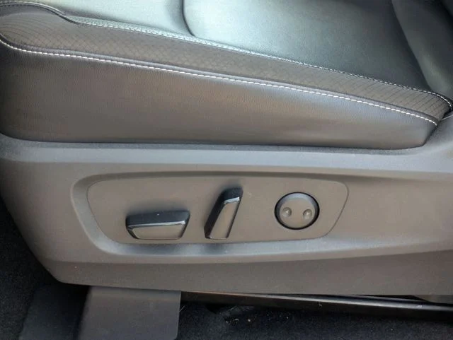 Used 2023 Red Nissan SL image 12