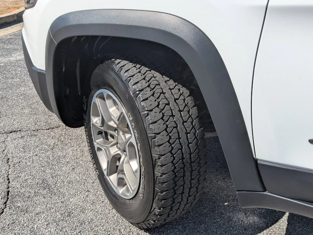 Used 2022 Bright White Clearcoat Jeep Trailhawk image 9