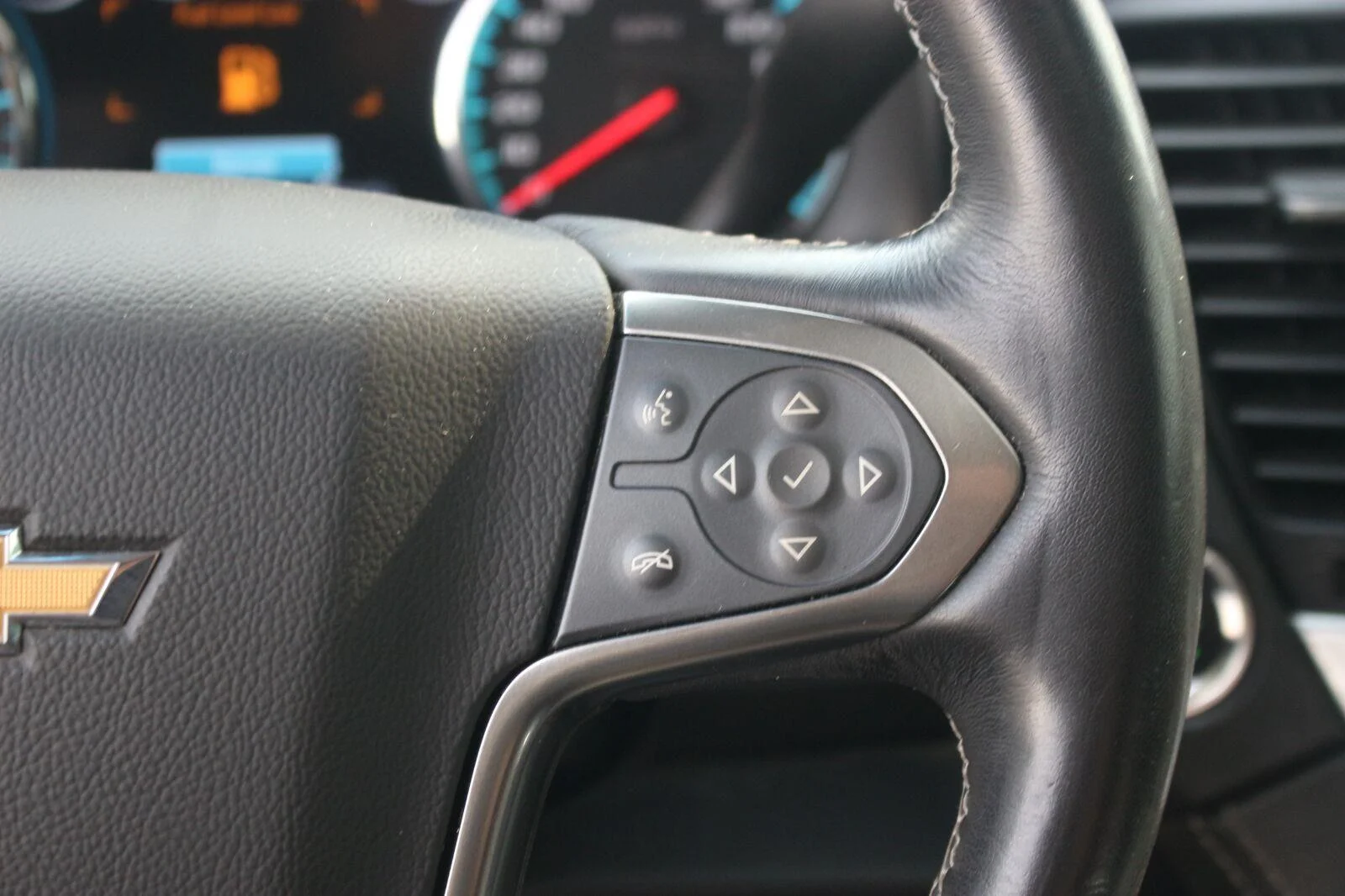 Used 2020 BLACK Chevrolet Premier image 19