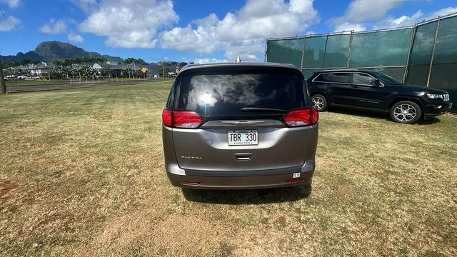 Used 2017 Silver Chrysler Touring image 4