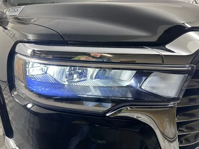 New 2026 Diamond Black Crystal Pearl-Coat Exterior Paint RAM Laramie image 4