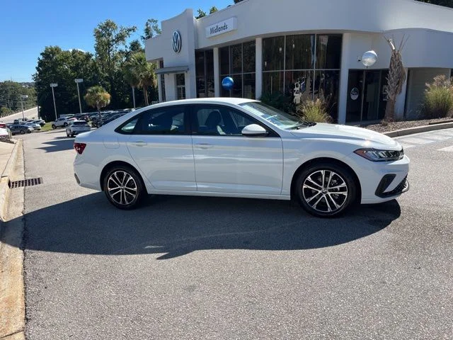 2026 Volkswagen Jetta Sport - Photo 2