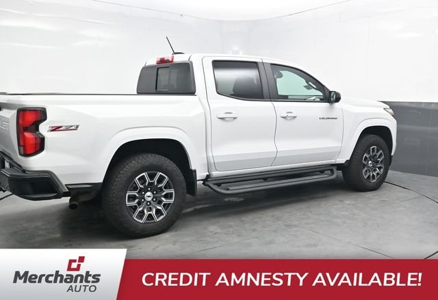 Used 2025 White Chevrolet Z71 image 8