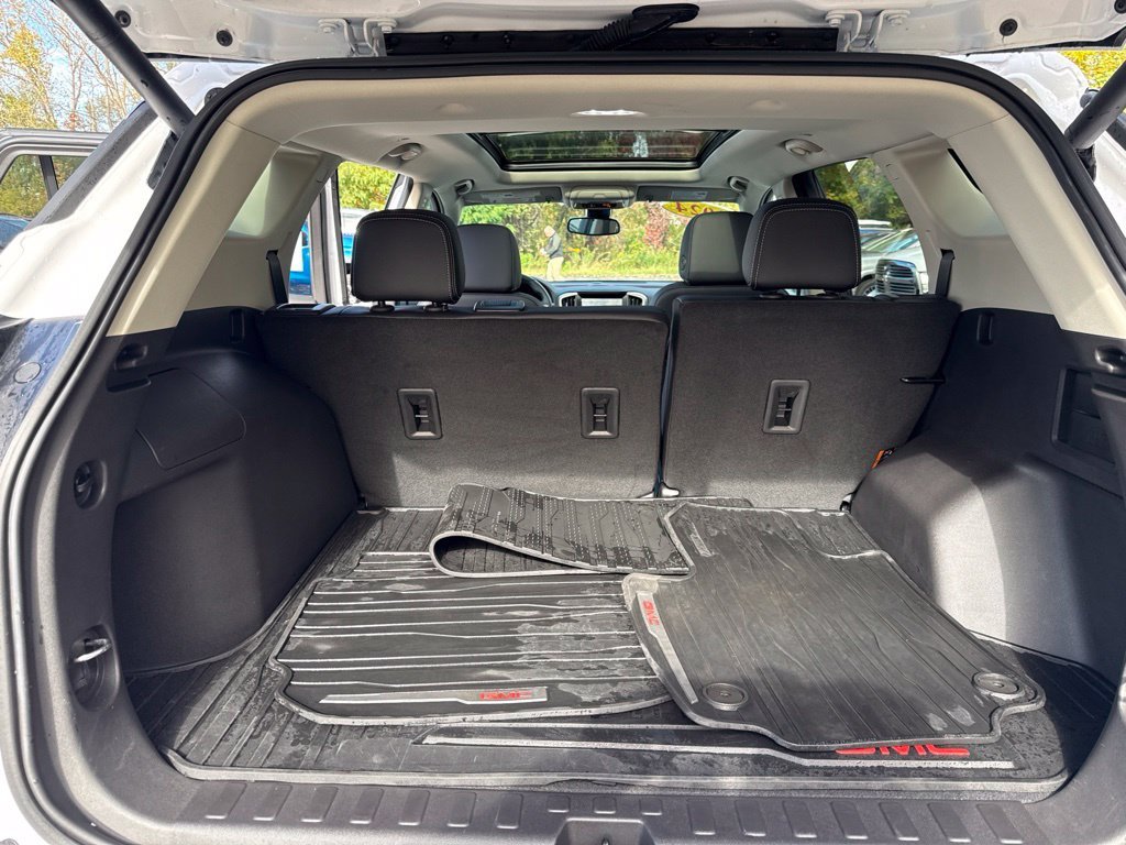 Used 2024 White GMC Denali image 13