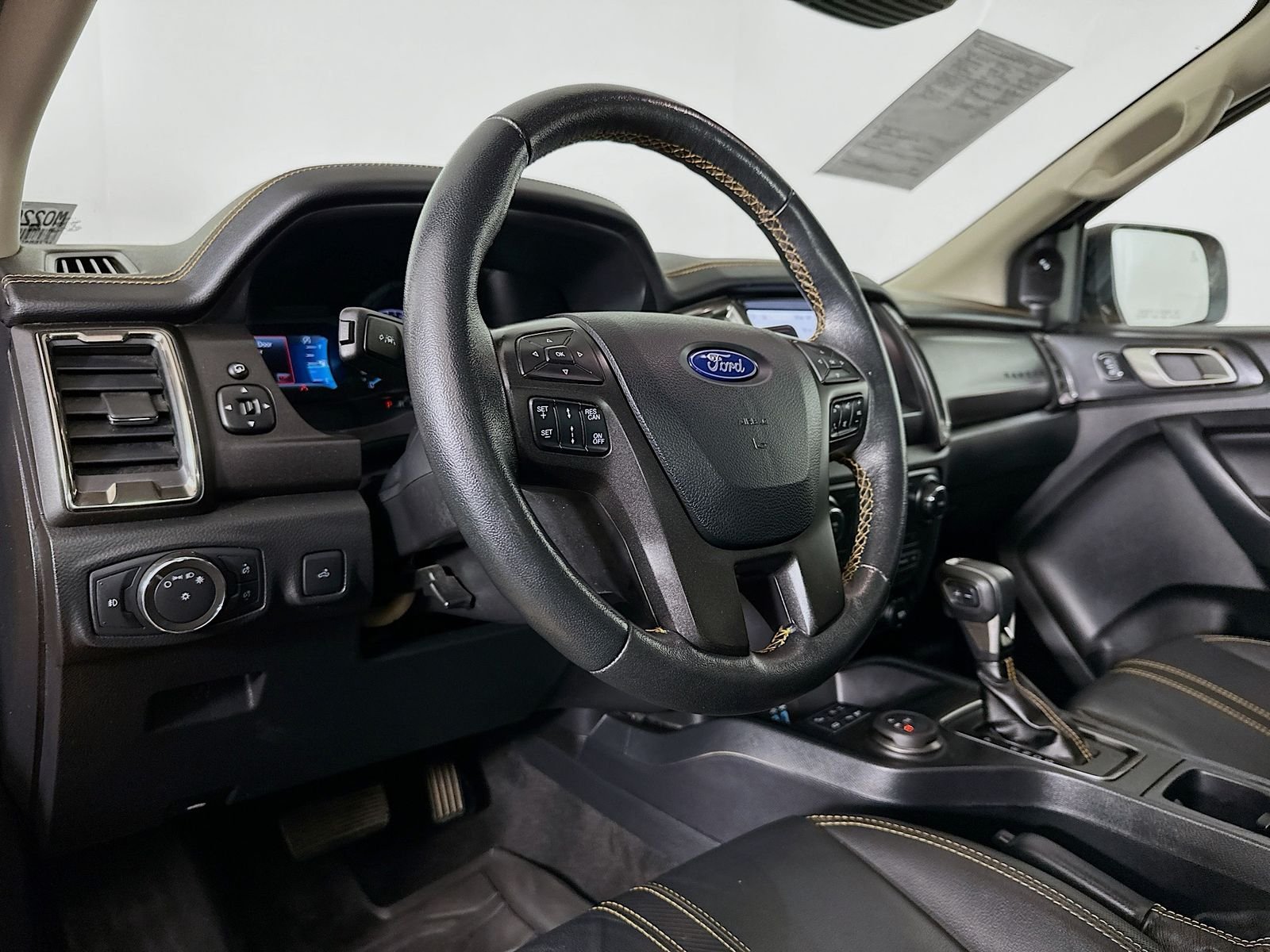 Used 2022 Cyber Orange Metallic Tricoat Ford Lariat image 9