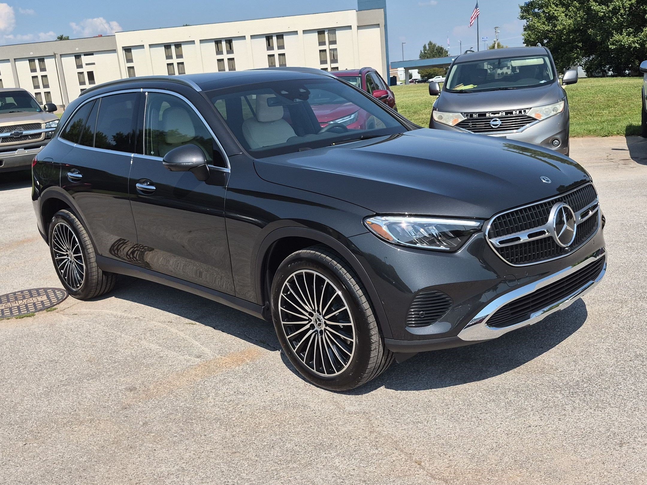 New 2027 Graphite Grey Metallic Mercedes-Benz GLC 300 image 46