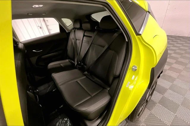 Used 2025 Neoteric Yellow Hyundai Limited image 25