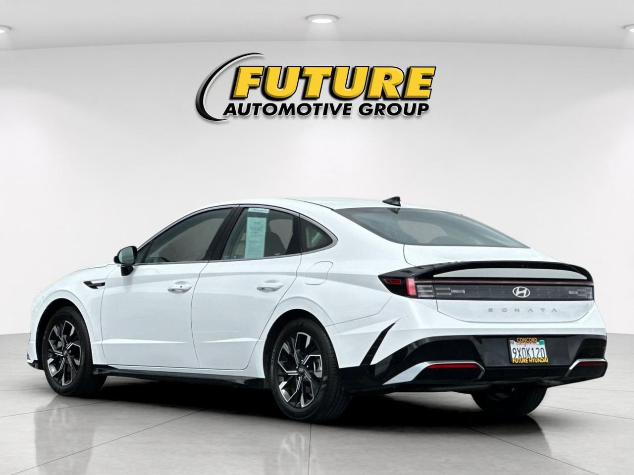 New 2025 White Hyundai SEL image 5