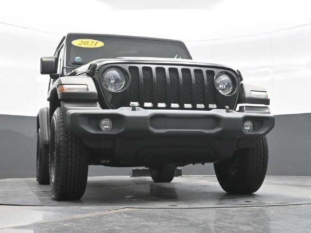 Used 2021 Black Jeep Sport image 22