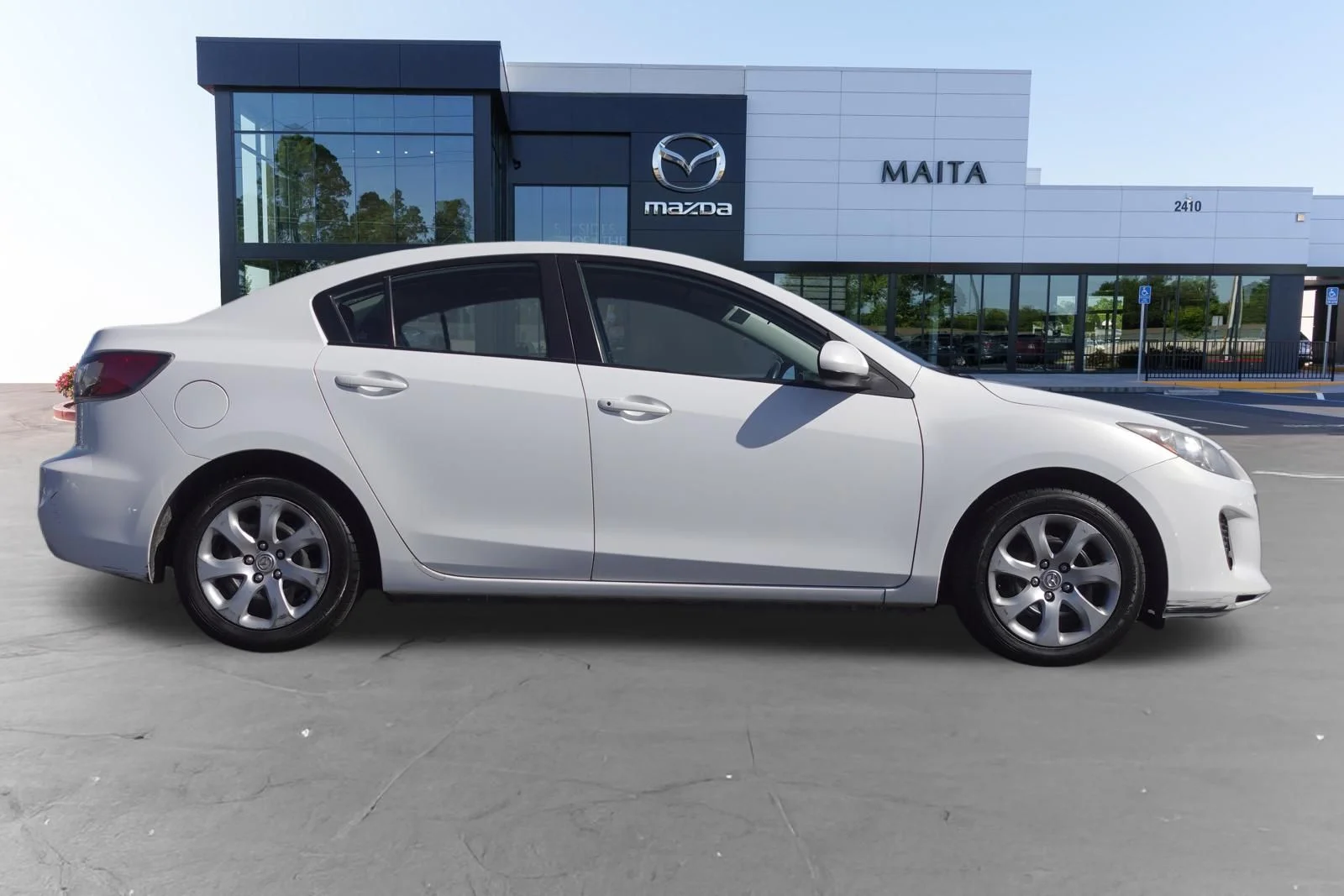 Used 2013 Crystal White Pearl Mica Mazda i SV image 2