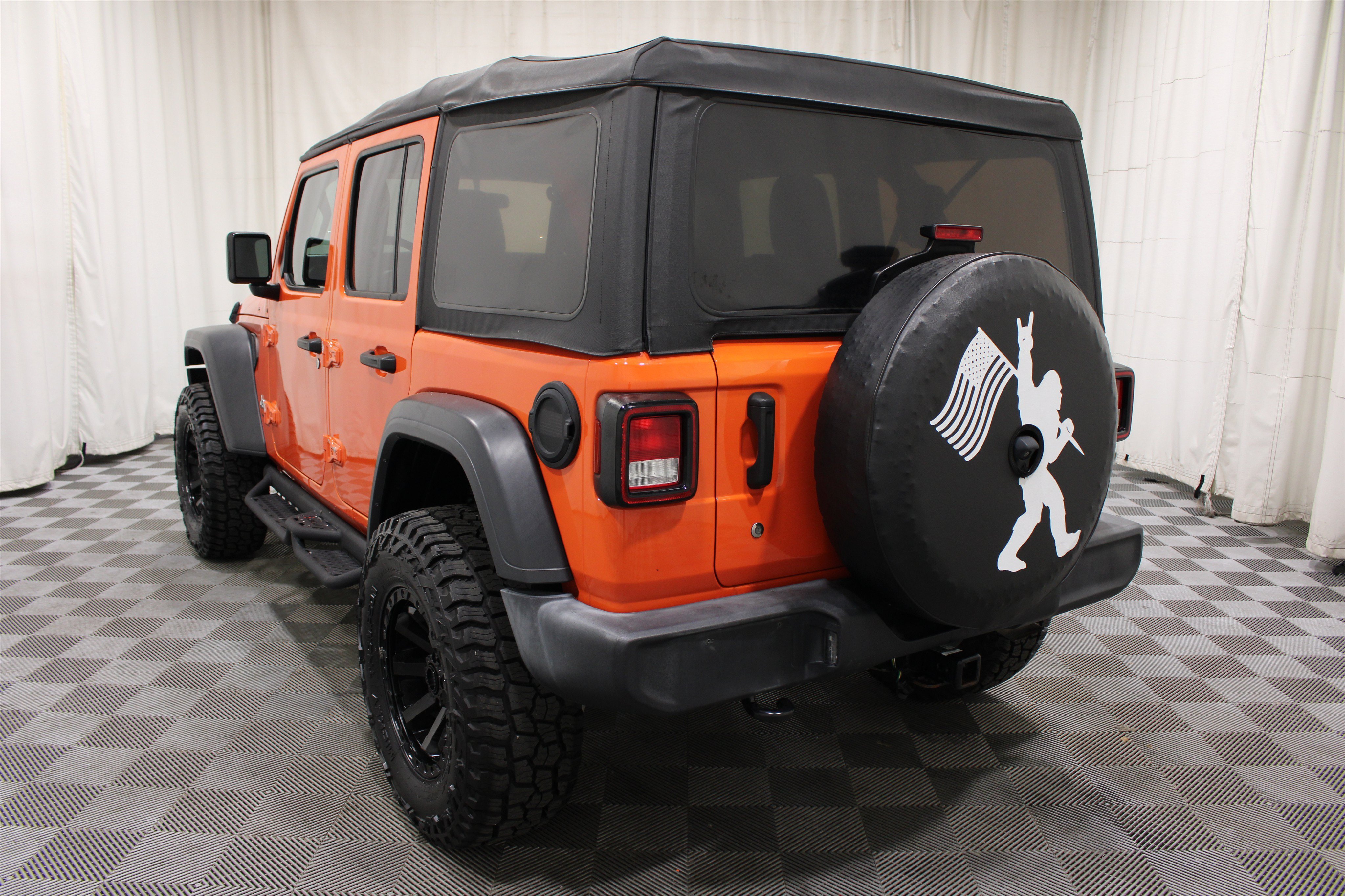 Used 2018 Punkn Metallic Clearcoat Jeep Sport image 26