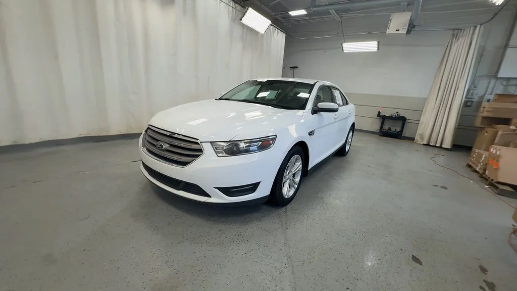 Used 2015 Oxford White Ford SEL image 6