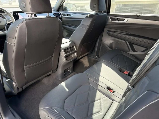 New 2026 Black Volkswagen 2.0T SE w/Technology image 10