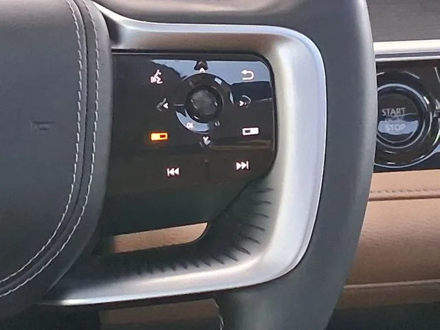 Used 2025 White INFINITI SENSORY image 12