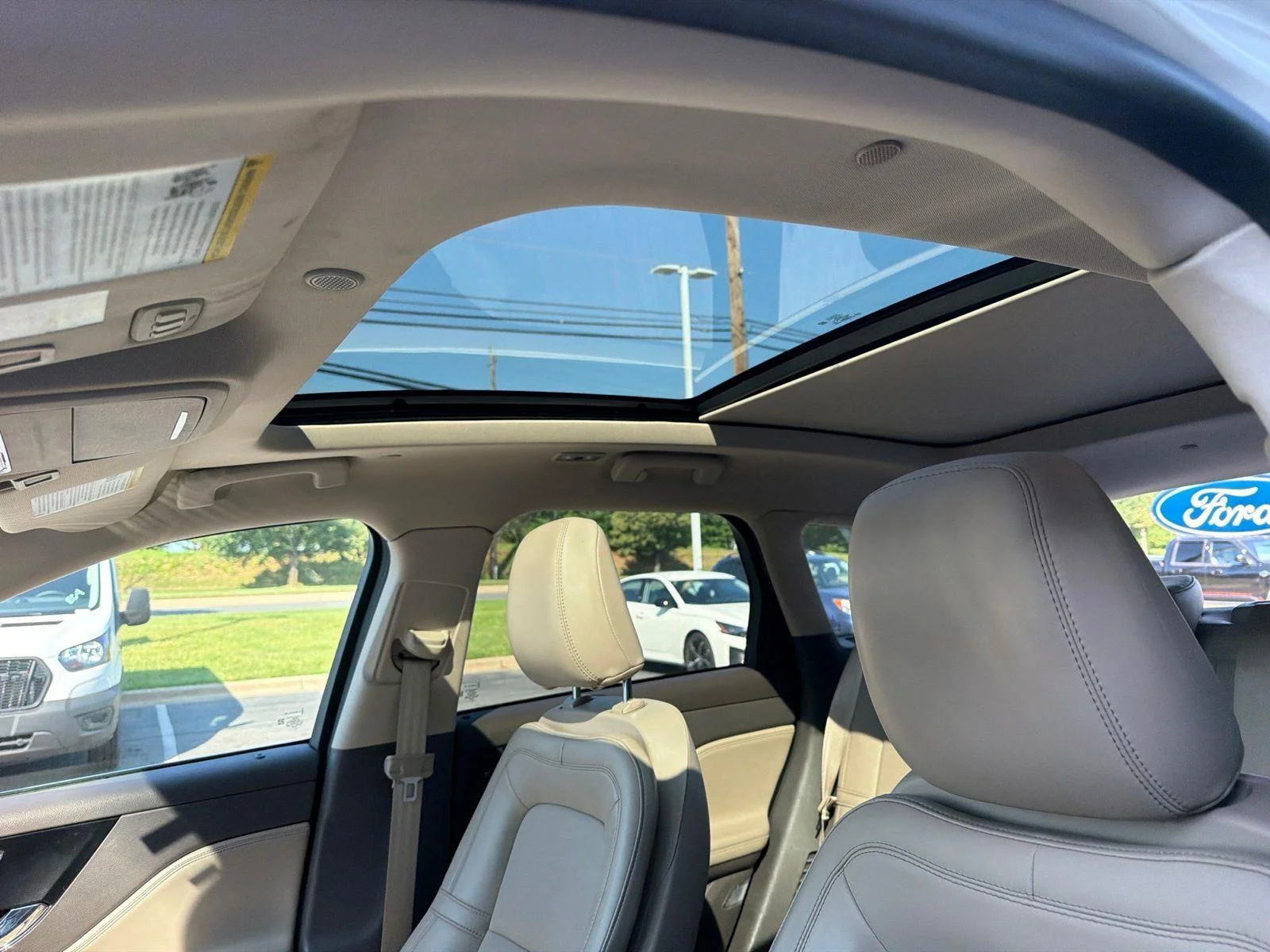 Used 2021 Pristine White Lincoln Reserve image 11