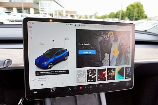 Used 2024  Tesla Long Range image 33