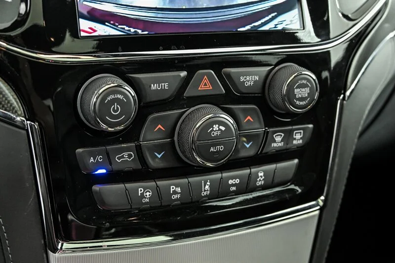 Used 2019 Velvet Red Pearl Coat Jeep SRT image 29