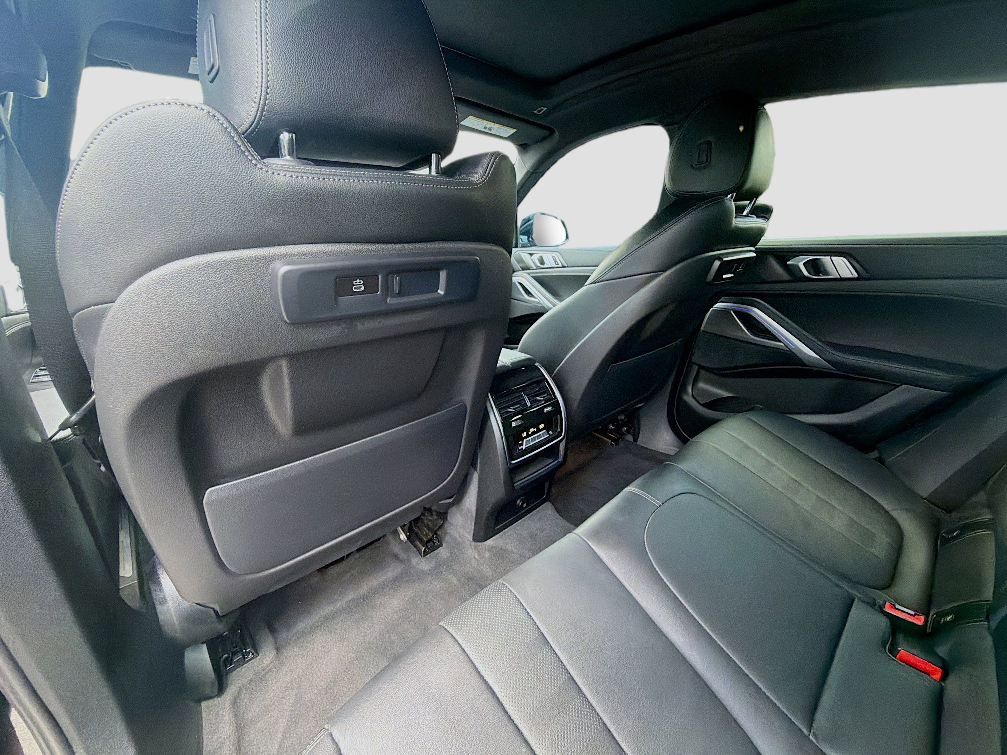 Used 2022 Black Sapphire Metallic BMW xDrive40i image 25