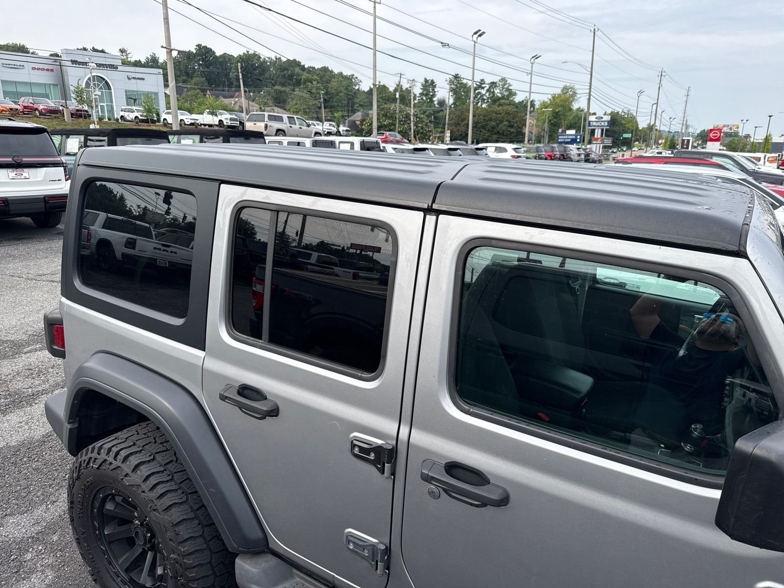 Used 2020 Billet Silver Metallic Jeep Unlimited Sport S image 9