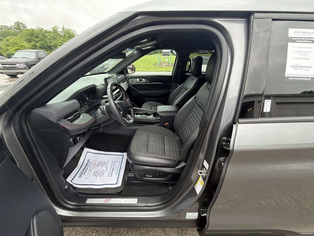 Used 2025 Gray Metallic Ford ST-Line image 11