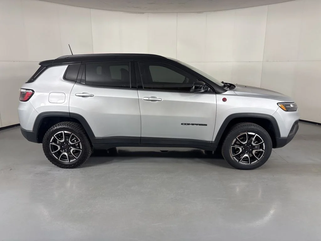2025 Jeep Compass Trailhawk - Photo 9