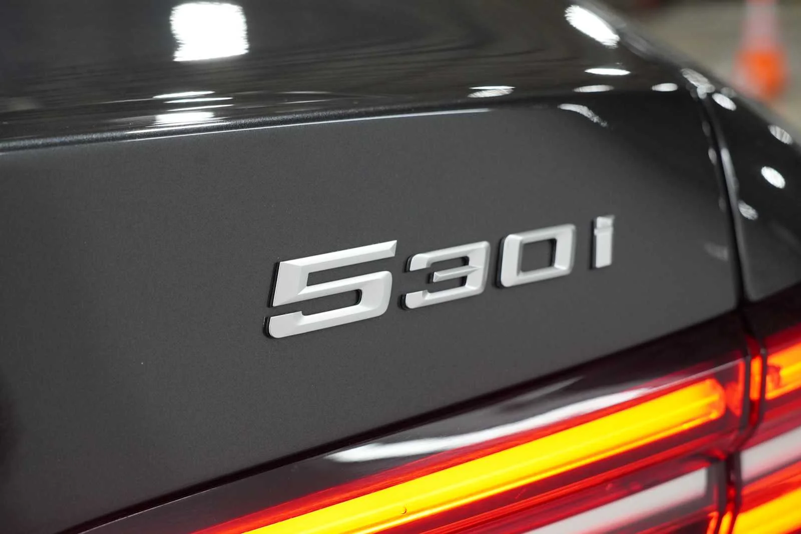 Used 2025 Dark Graphite Metallic BMW 530i image 9