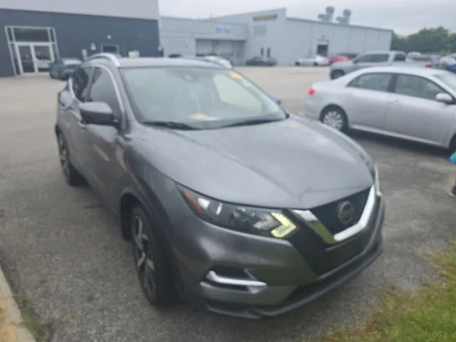 Used 2020 Gray Nissan SL image 1
