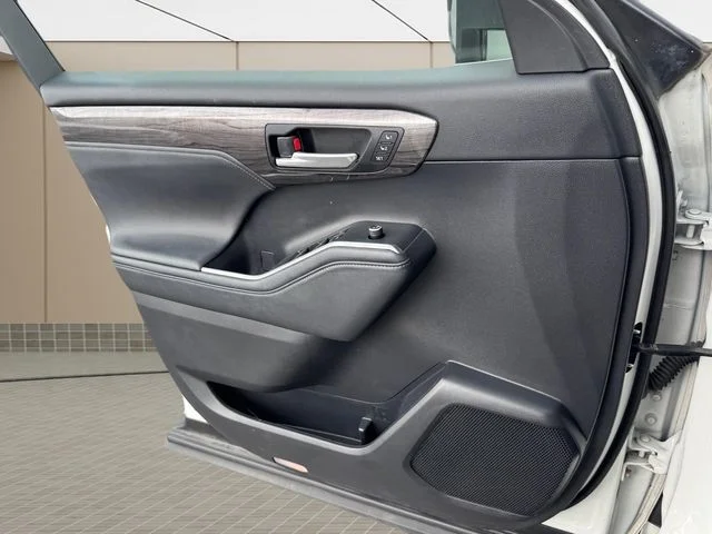 Used 2021 White Toyota Platinum image 18