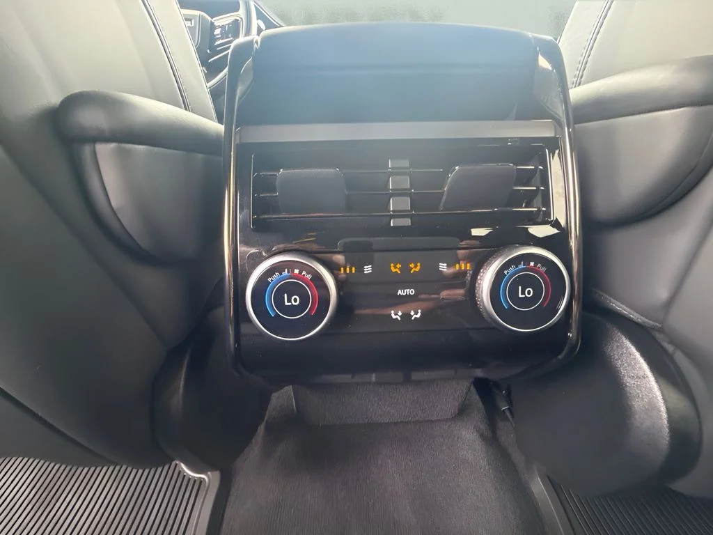 Used 2024 Black Land Rover Dynamic SE image 12