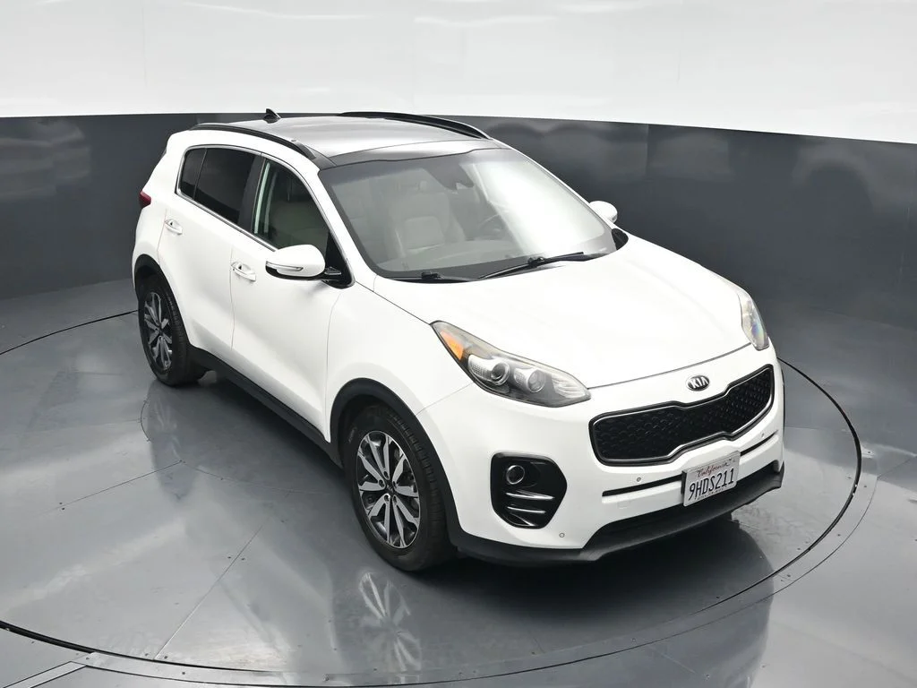 Used 2018 White Kia EX image 39