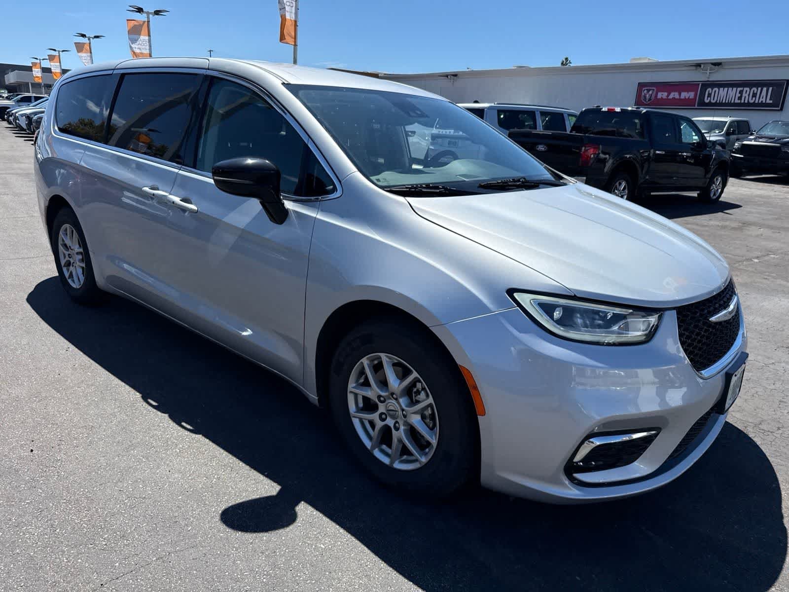 Used 2024 Silver Mist Clearcoat Chrysler Touring L image 8