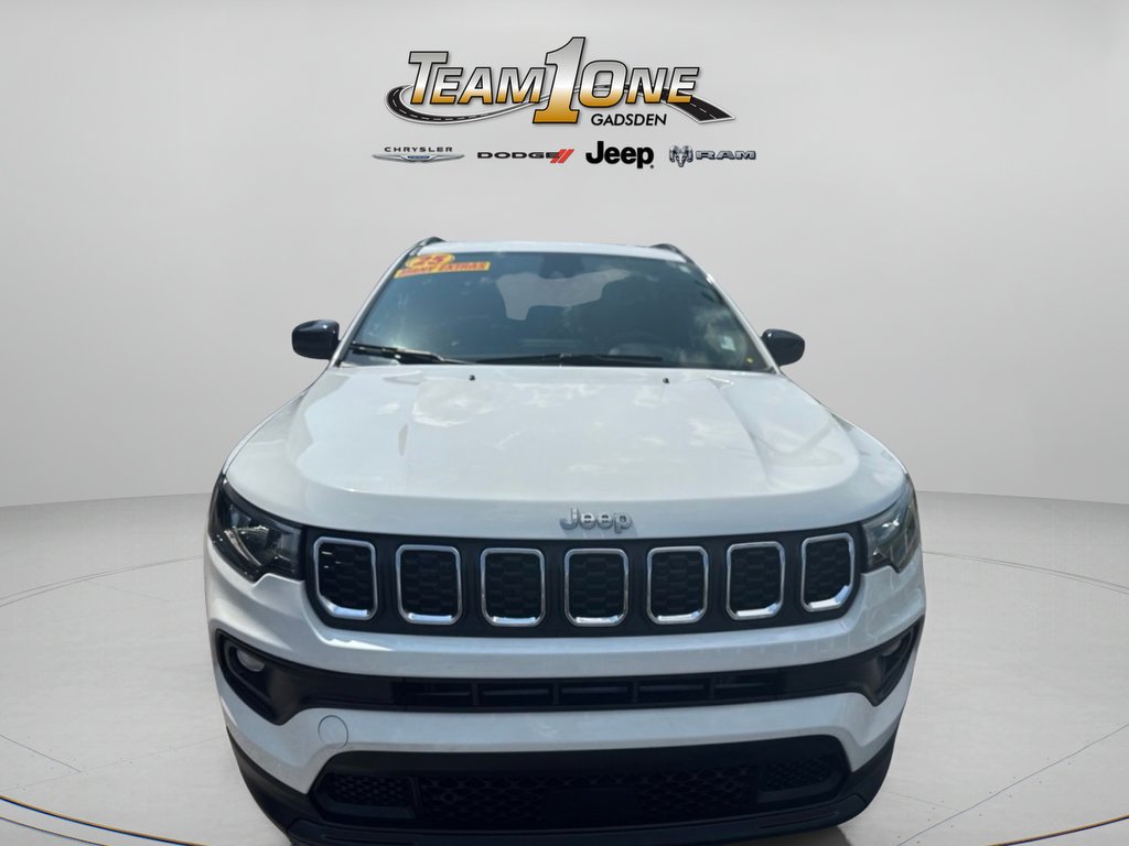 Used 2025 Bright White Clearcoat Jeep Latitude image 4