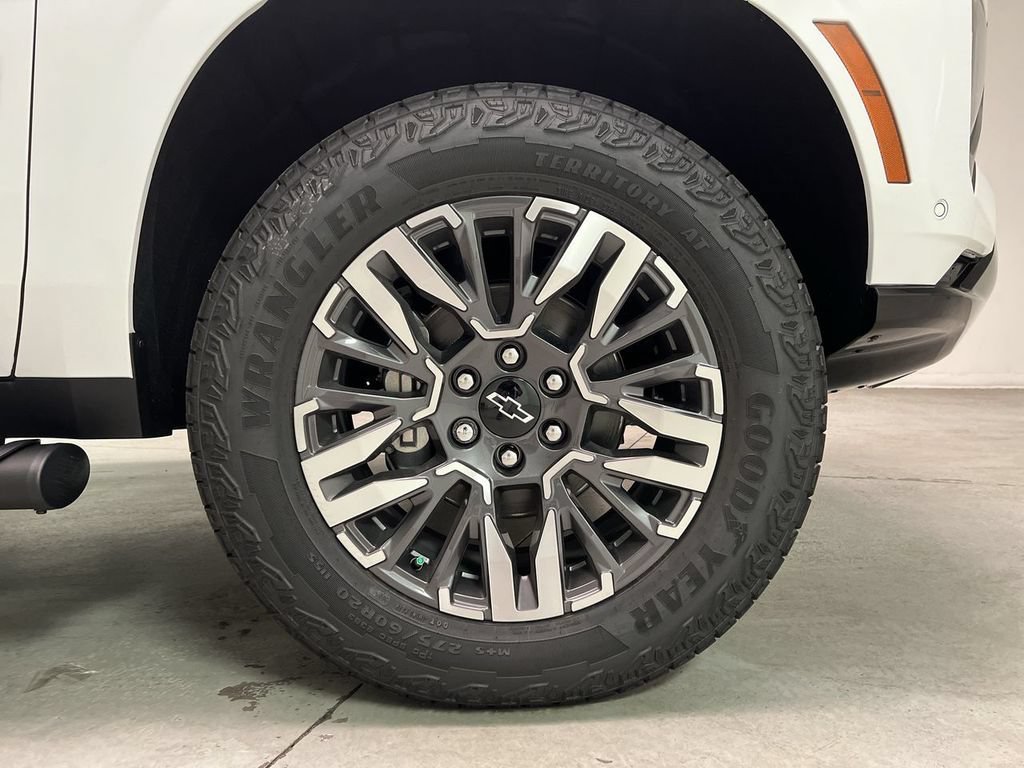 New 2026 Summit White Chevrolet Z71 image 10
