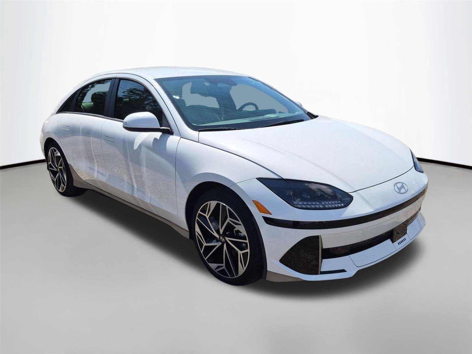 Used 2024 White Hyundai SEL image 5