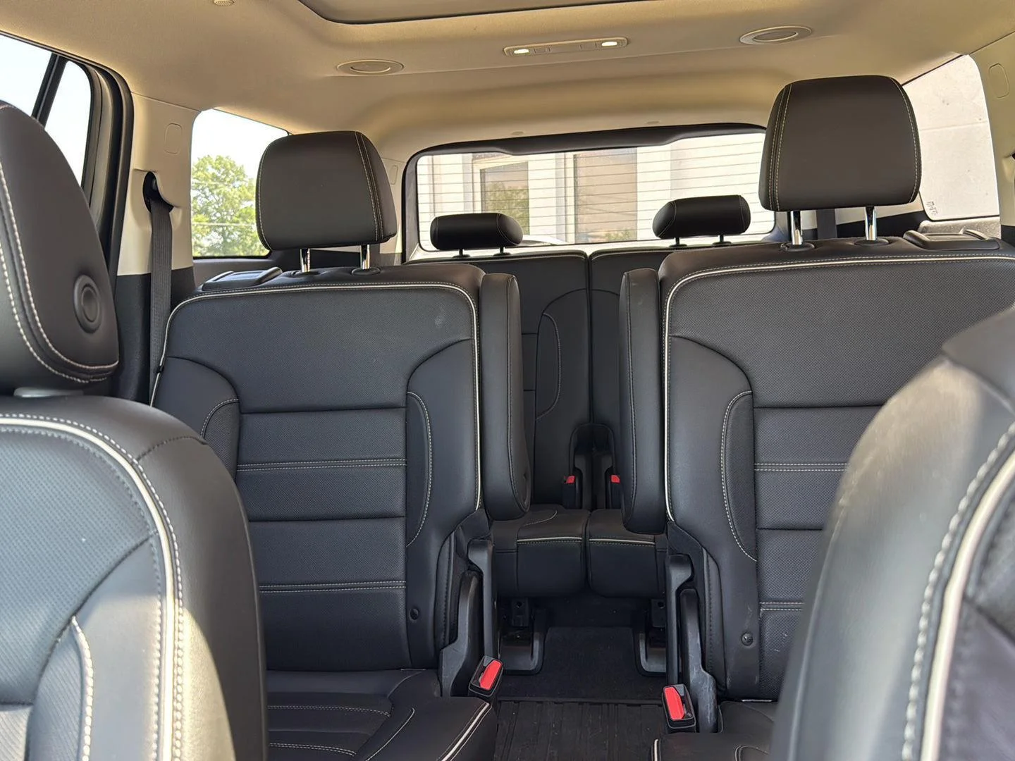 Used 2020 White Frost Tricoat GMC Denali image 27