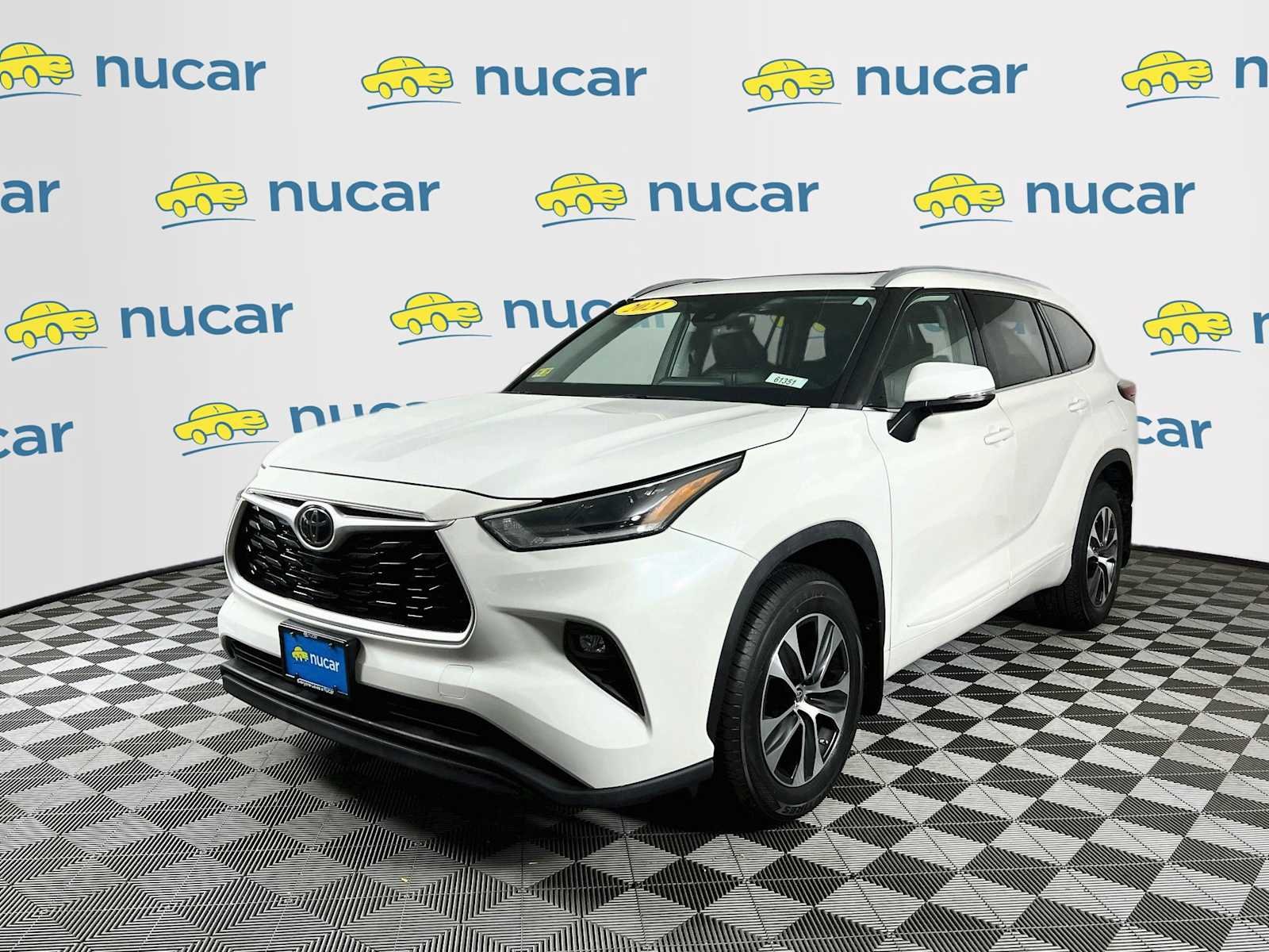 Used 2021 Blizzard Pearl Toyota XLE image 3