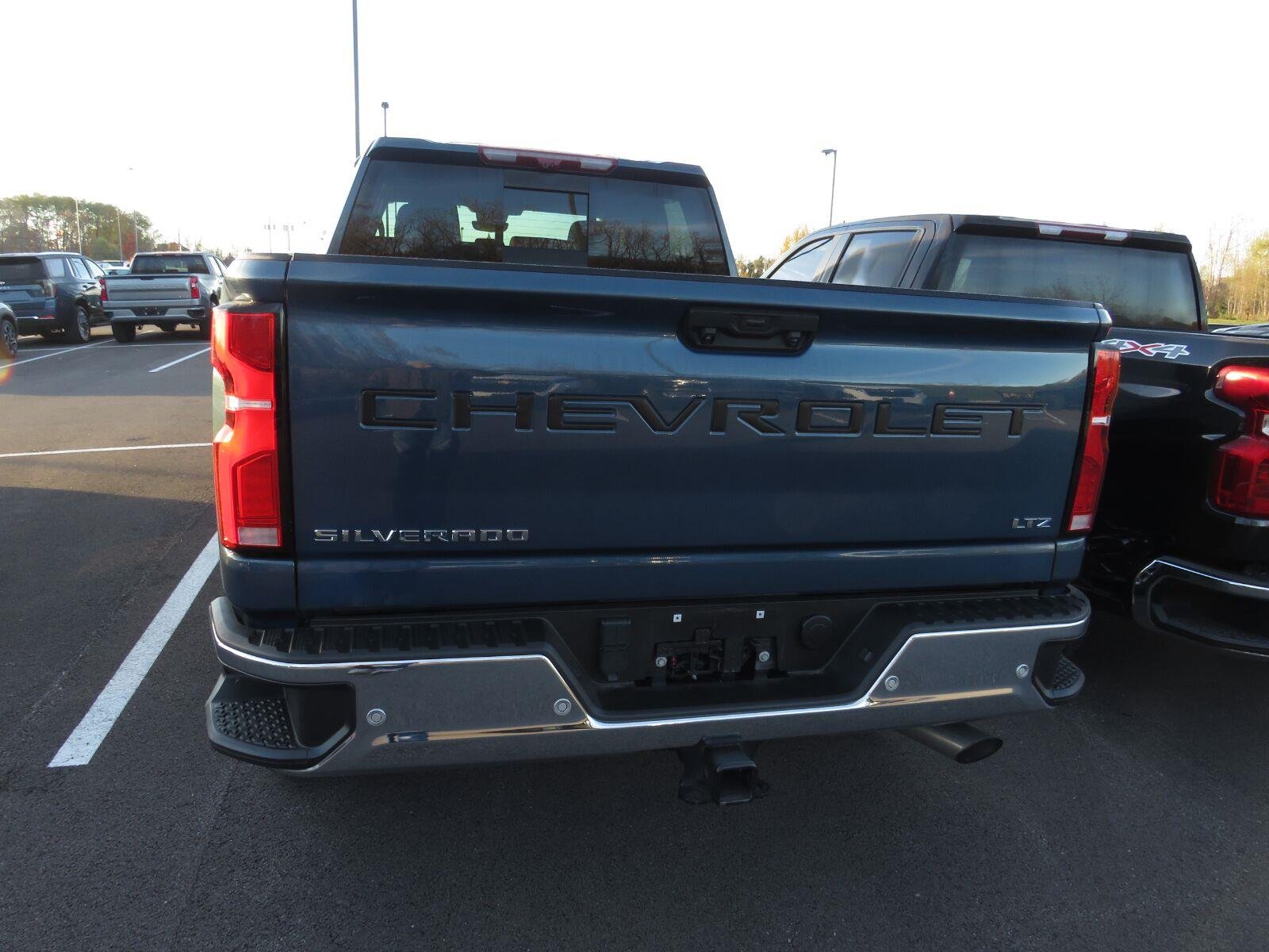 Used 2024  CHEVROLET TRUCK  image 14