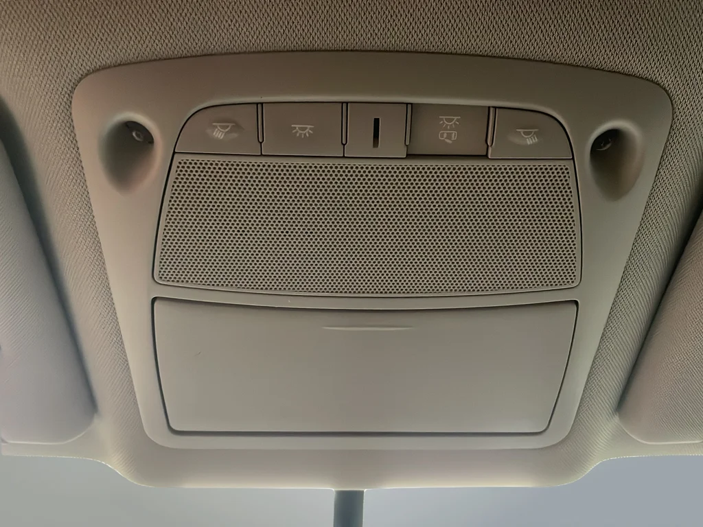Used 2015 Silver Nissan SV image 36