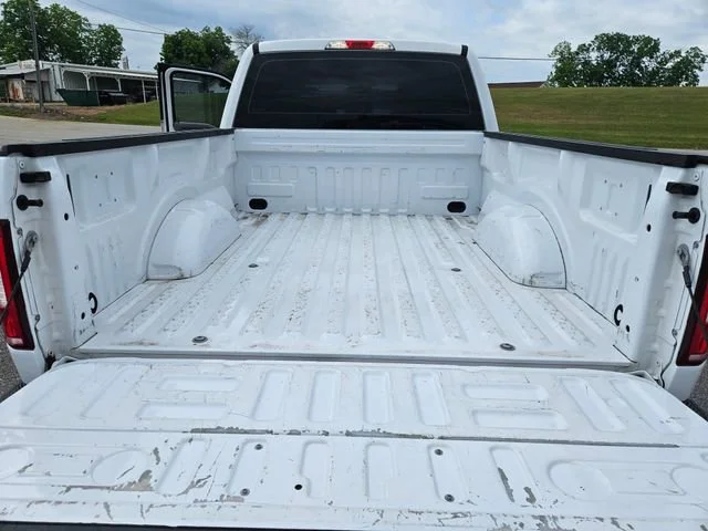 Used 2018 White Ford XL image 23