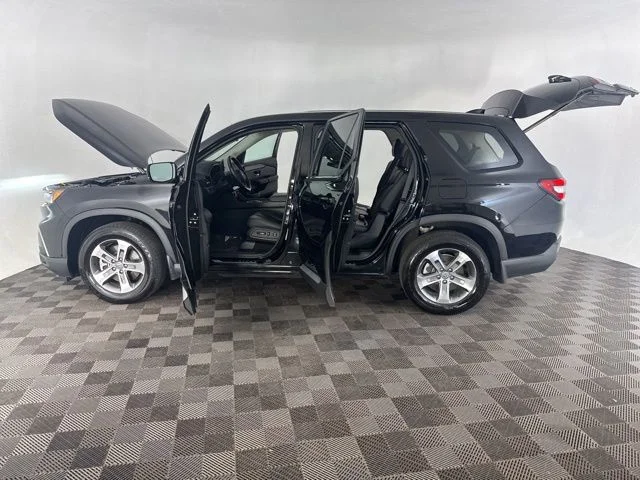Used 2025 Black Honda EX-L image 11