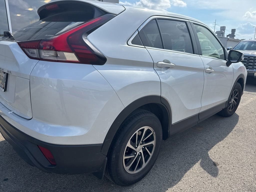 Used 2023 Diamond White Mitsubishi ES image 3