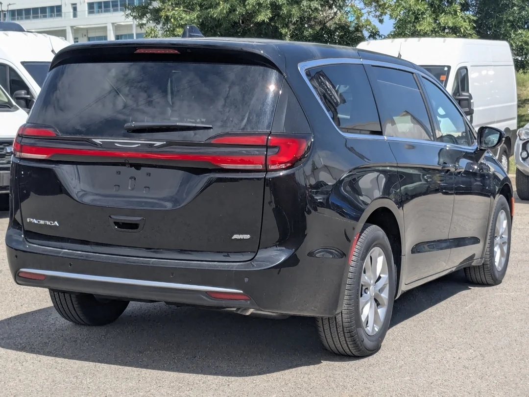 New 2027 Black Chrysler Select - - AWD - Safety Sphere Pkg - Stow n Go Seating - Heated Seats - Remote Start & More! image 8