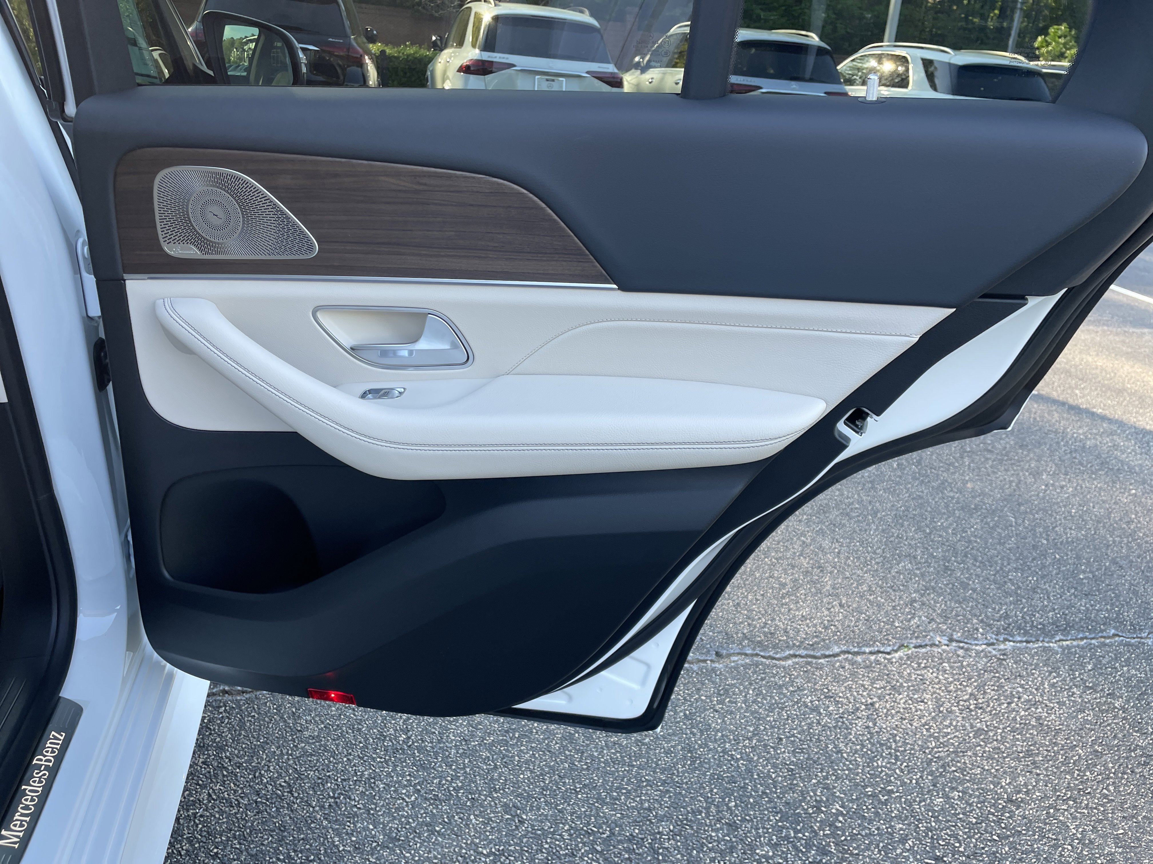 New 2026 MANUFAKTUR Moonlight White Metallic Mercedes-Benz GLE 350 4MATIC® SUV image 37