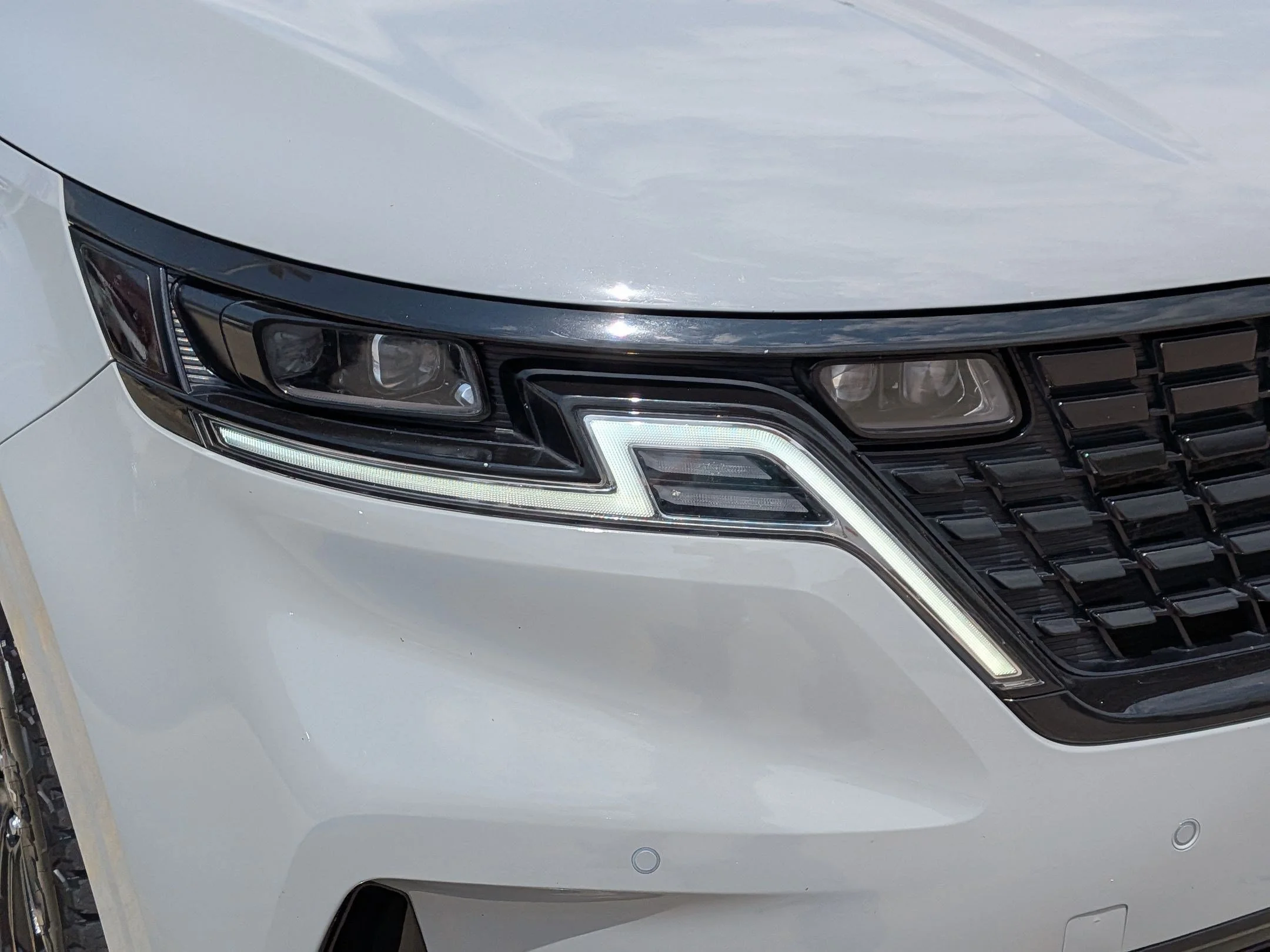 Used 2024 Ceramic Silver Kia SX Prestige image 10