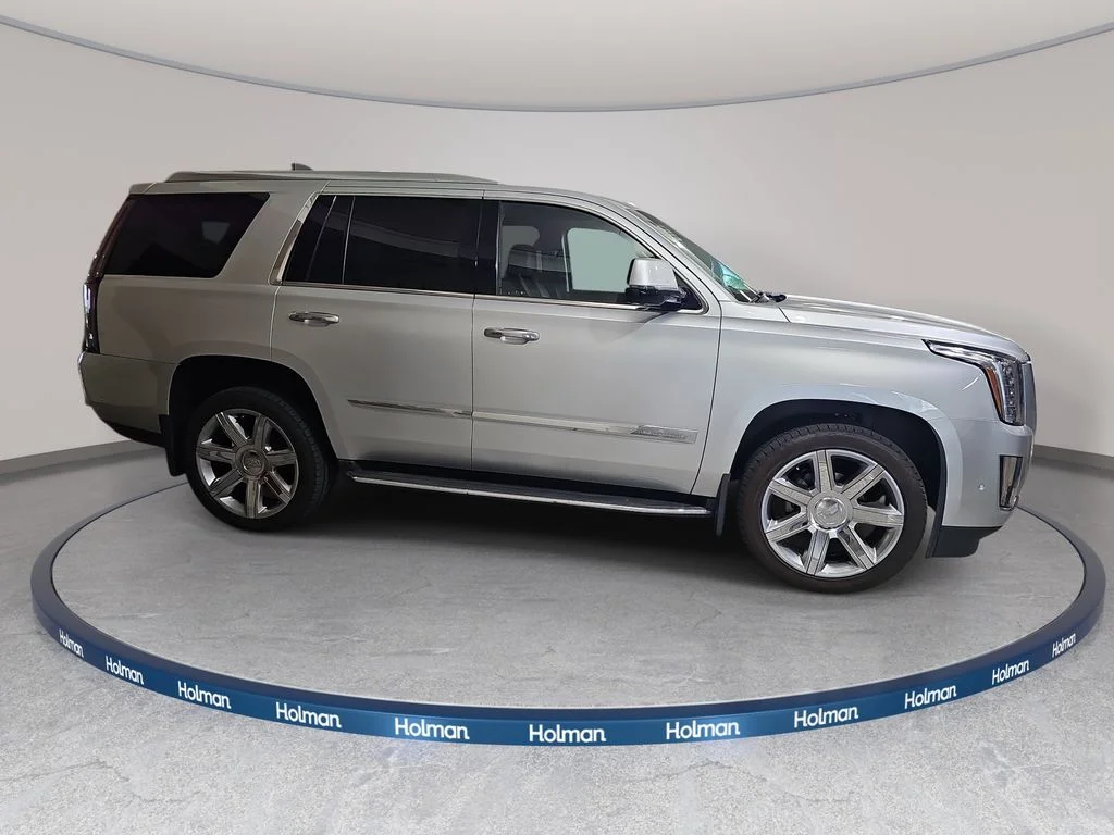 Used 2017 Silver Cadillac Luxury image 5